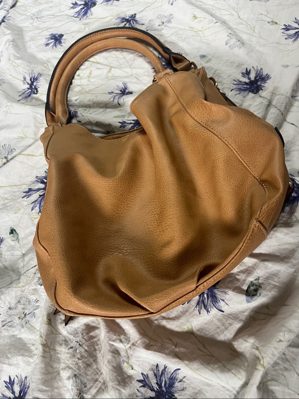 Tan Women's Shoulder Bag – Soft Pebble Leather Look with Zip Pocket 🤎👜 - Picture 6 of 6